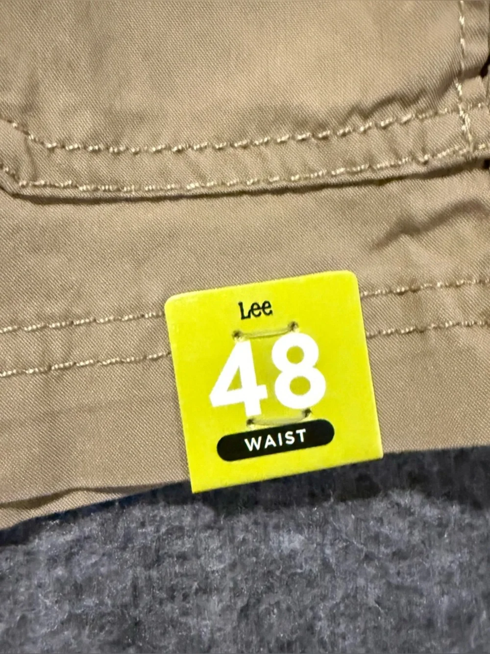 Lee Extreme Motion Cargo Shorts Men’s 48 tan long 10” stretch flex comfort NWT